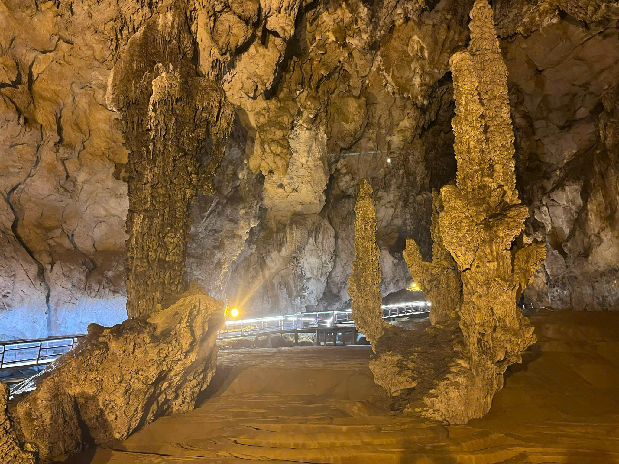 Ba Ba Lake & Ban Gioc Waterfall 3 days (1)